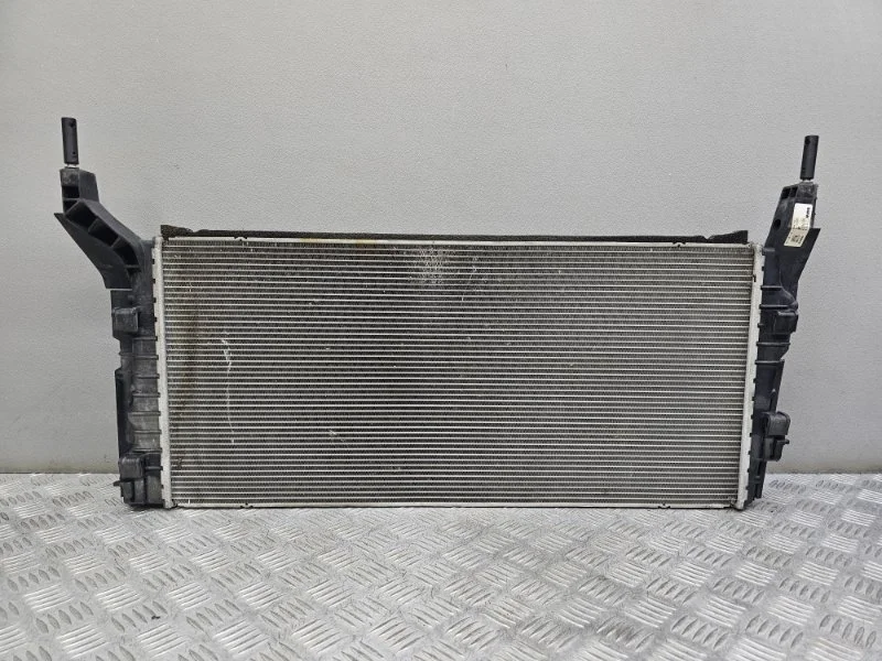 Радиатор охлаждения BMW X1 F48
