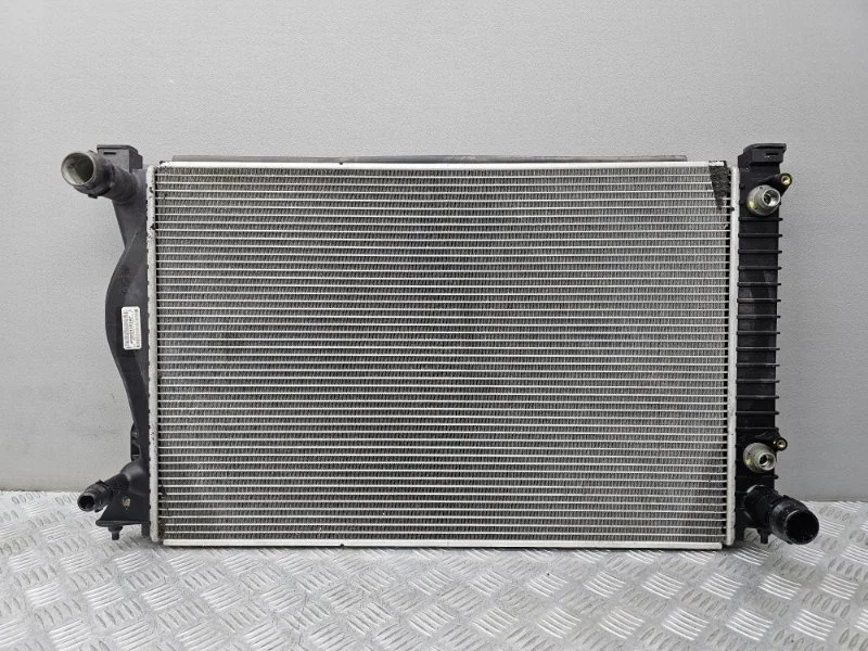 Радиатор охлаждения Audi A6 C6