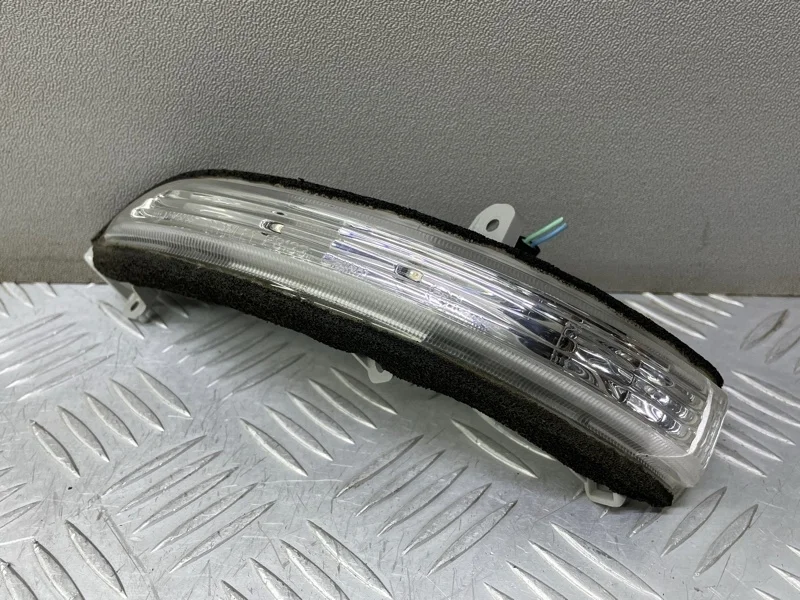 Поворотник зеркала Nissan Teana J32