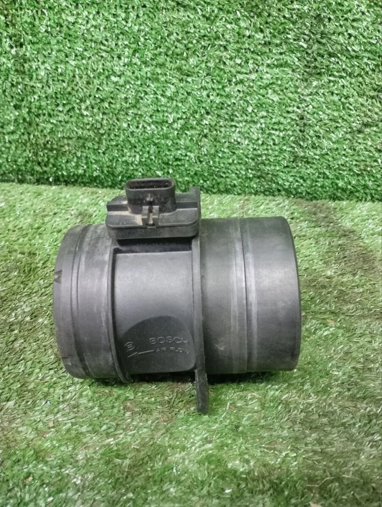 Расходомер воздушный Volkswagen Tiguan 2017 03L906461A 2 DBGC