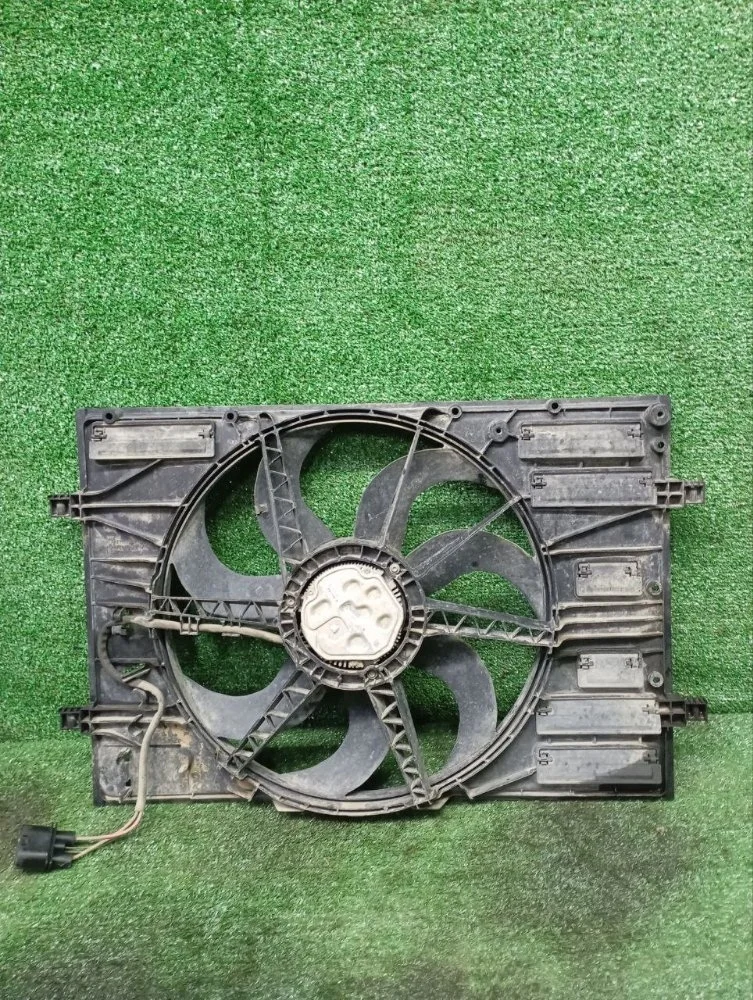 Диффузор радиатора Volkswagen Tiguan 2017 5Q0121205AN 2 DBGC