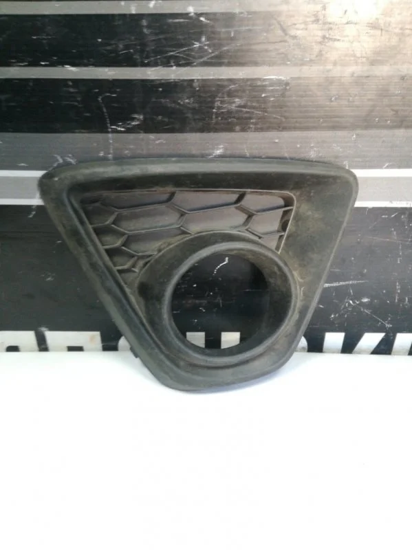 Окантовка противотуманки Mazda CX-5 KD5350C11 KE, передняя правая
