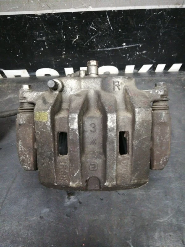 Тормозной суппорт Honda Accord 2009 45018SEAJ02 CU 2.4, передний правый