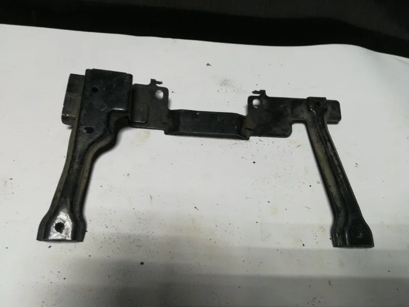 Кронштейн замка капота Mazda 6 GS1D5215YA GH