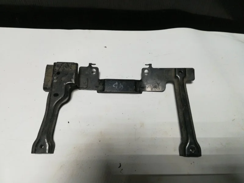 Кронштейн замка капота Mazda 6 GS1D5215YA GH