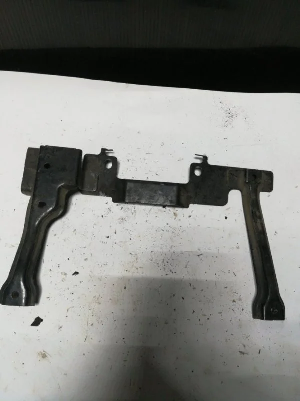 Кронштейн замка капота Mazda 6 GS1D5215YA GH