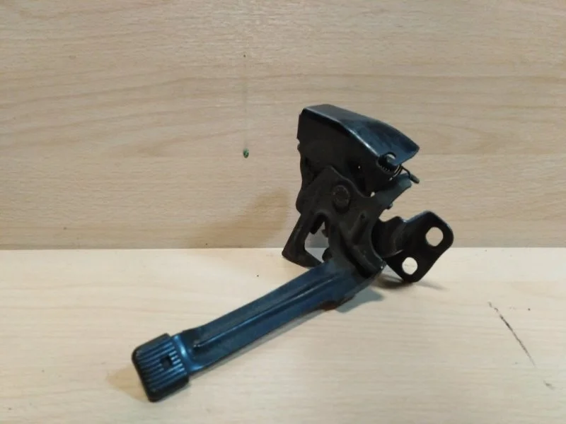 Замок капота Honda Civic 2006-2012 74120SNBE11 4D FD1 FD2 FD3