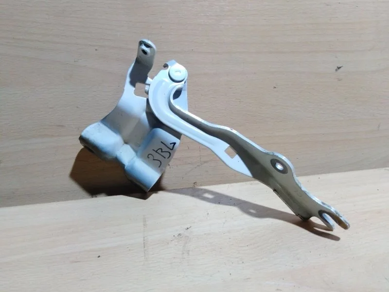 Петля капота Mazda 3 2009-2013 BBM252420 BL 2.0, левая