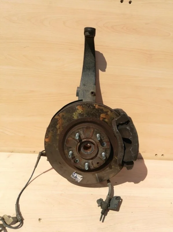 Кулак поворотный Mazda 6 2009 GS1D33021 GH 2.5, передний правый