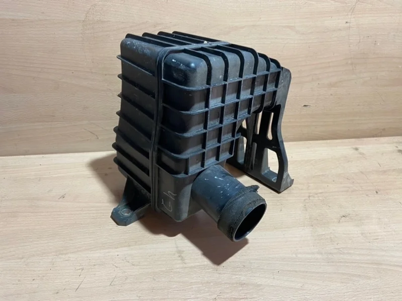 Резонатор воздушного фильтра Mazda 6 L8371319XA GH