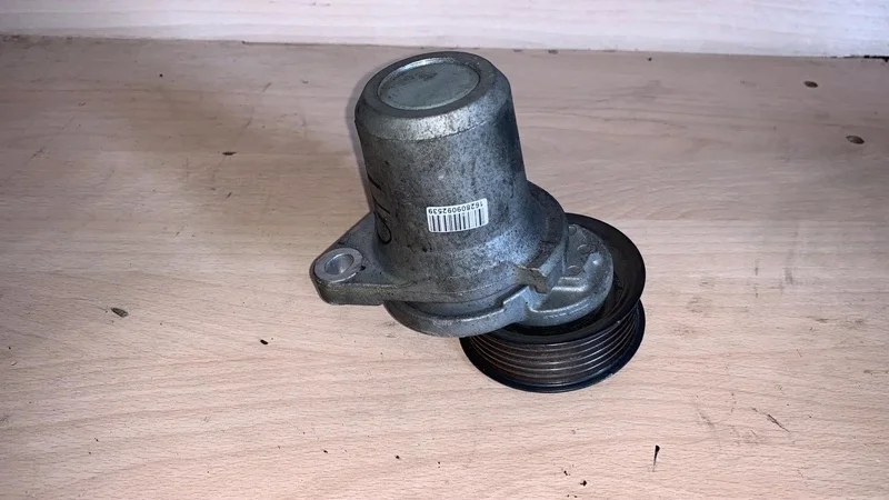Ролик натяжной Mazda 6 LFG115980C GH 2.5