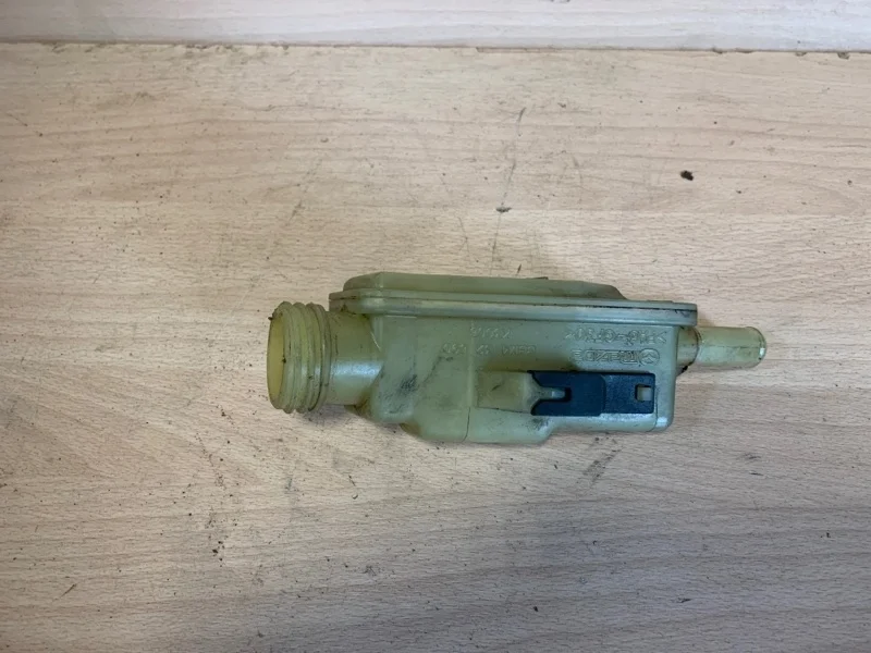 Бачок гидроусилителя Mazda 3 2008-2012 BP4L32690A BL 2.0