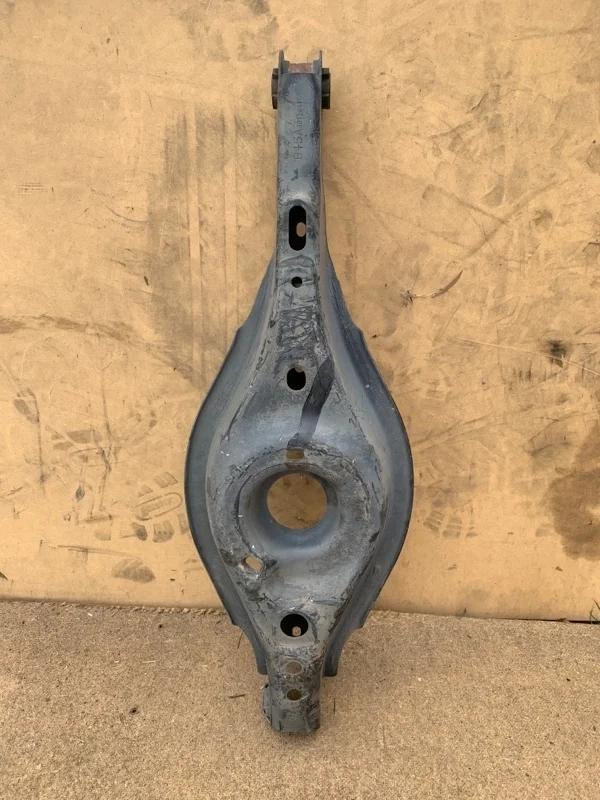 Рычаг Mazda 3 B45A28300 BM, задний правый