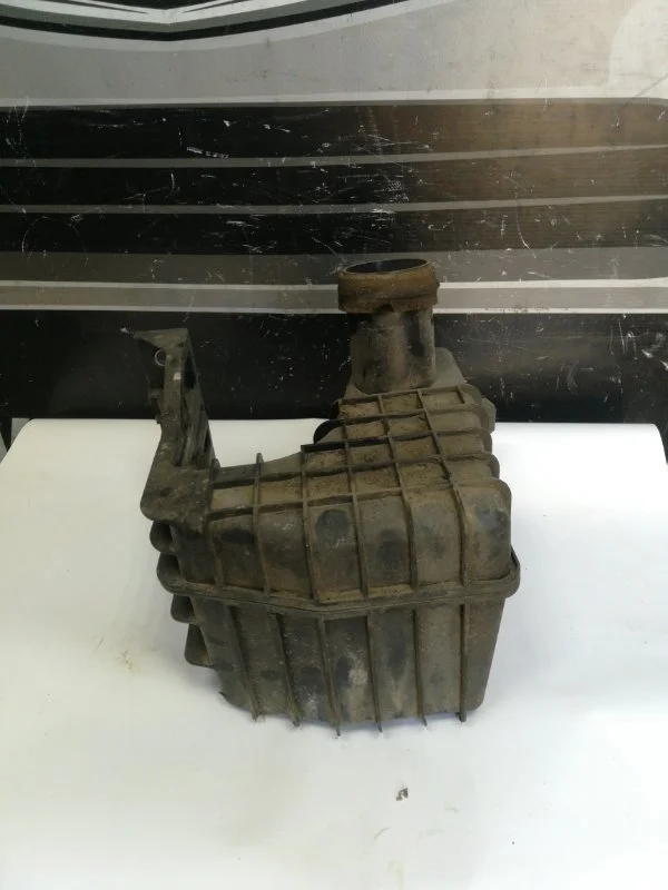 Резонатор воздушного фильтра Mazda 6 L8371319XA GH