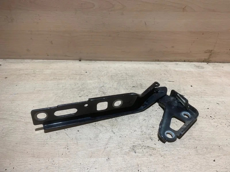 Петля капота Audi Q7 4L0823302, правая