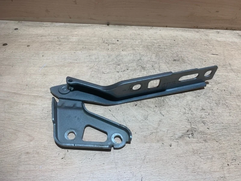 Петля капота Audi Q7 4L0823301, левая
