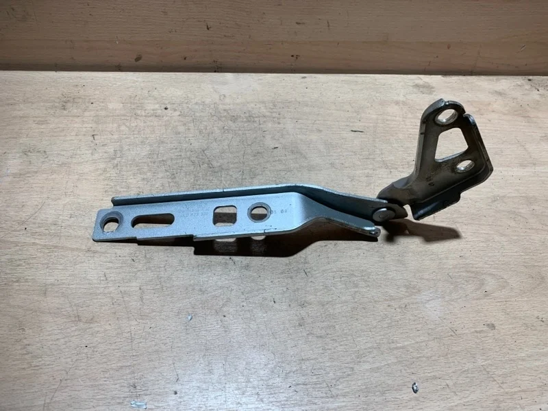 Петля капота Audi Q7 4L0823301 4L, левая