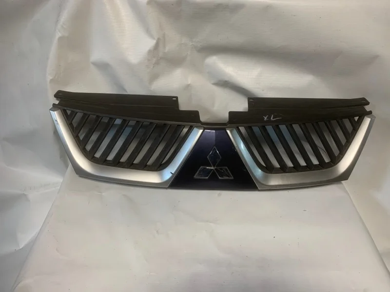 Решетка радиатора Mitsubishi Outlander 2005-2012 7450A460 XL