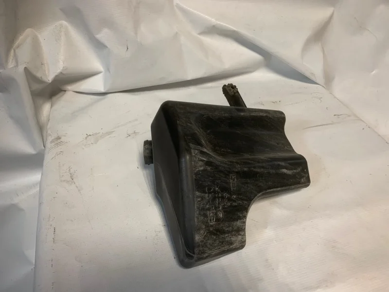 Резонатор воздушного фильтра Suzuki Grand Vitara 2005-2016 1376165J00 JT