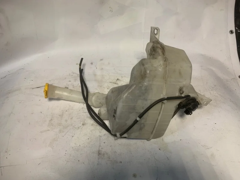 Бачок омывателя Mazda 3 BBM467480 BL