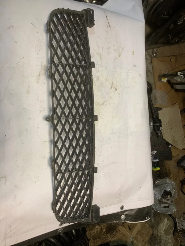 Решетка бампера Suzuki Grand Vitara 7172165J00