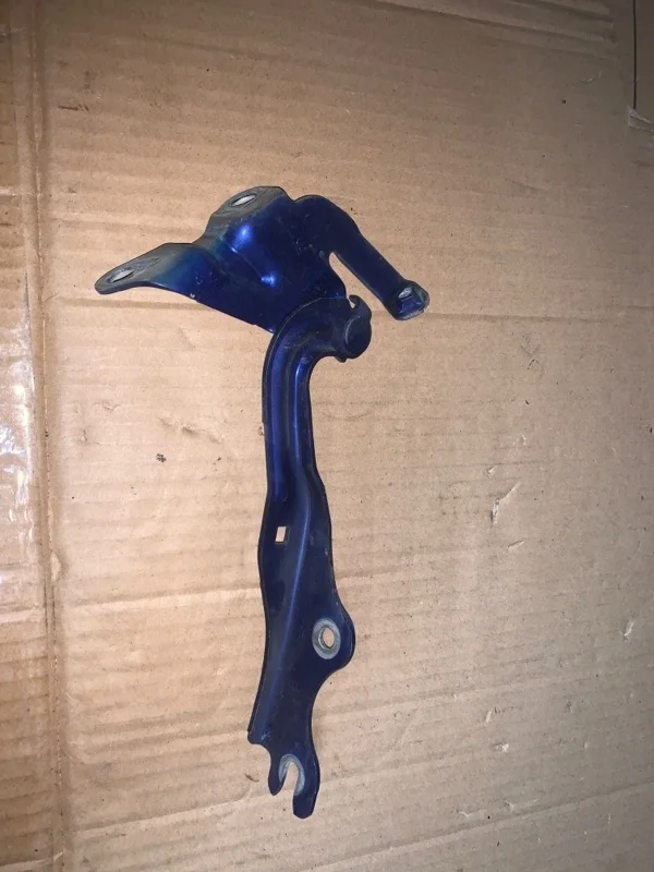 Петля капота Mazda 3 BP4K52420B BK, передняя левая
