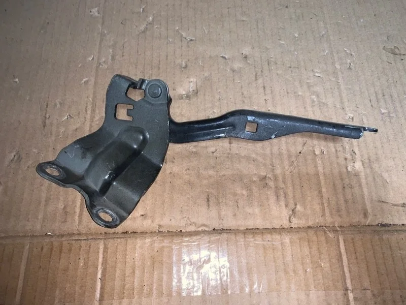 Петля капота Mazda 3 BBM252410B BL, передняя правая
