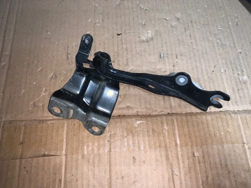 Петля капота Mazda 3 BBM252420 BL, передняя левая