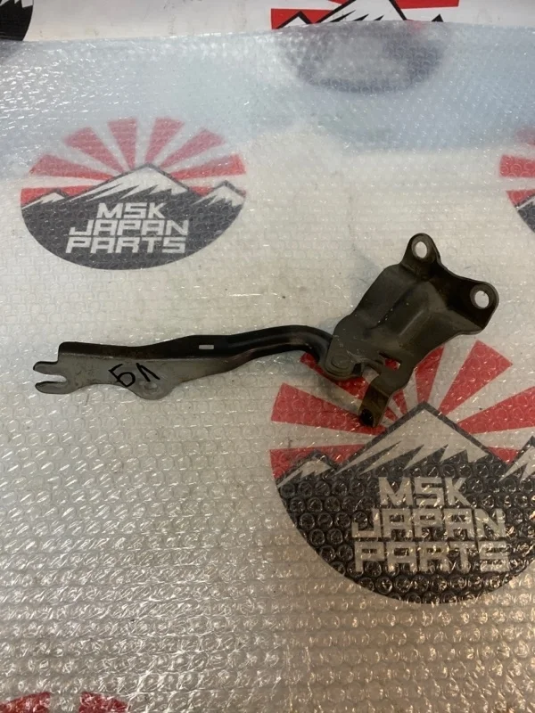 Петля капота Mazda 3 BBM252410B BL, правая