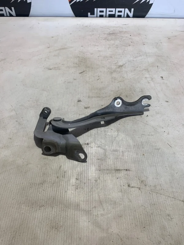 Петля капота Mazda 3 BP4K52420B BK, левая