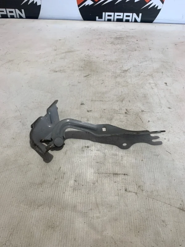 Петля капота Mazda 3 B32H52410A BK, правая