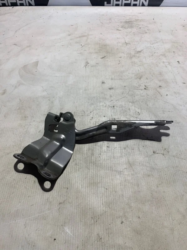 Петля капота Mazda 3 BBM252410B BL, правая
