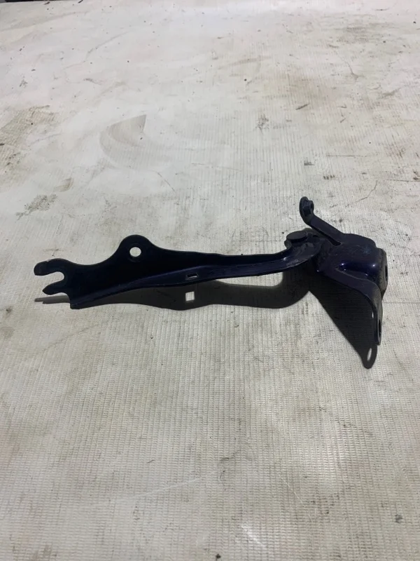 Петля капота Mazda 3 BBM252410B BL, правая