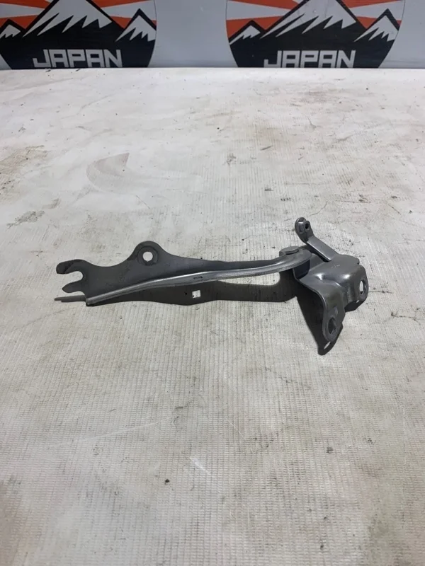 Петля капота Mazda 3 B32H52410A BK, правая