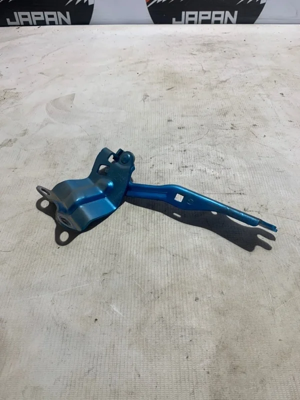 Петля капота Mazda 3 BBM252410B BL, правая