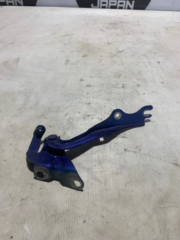 Петля капота Mazda 3 BP4K52420B BK, левая