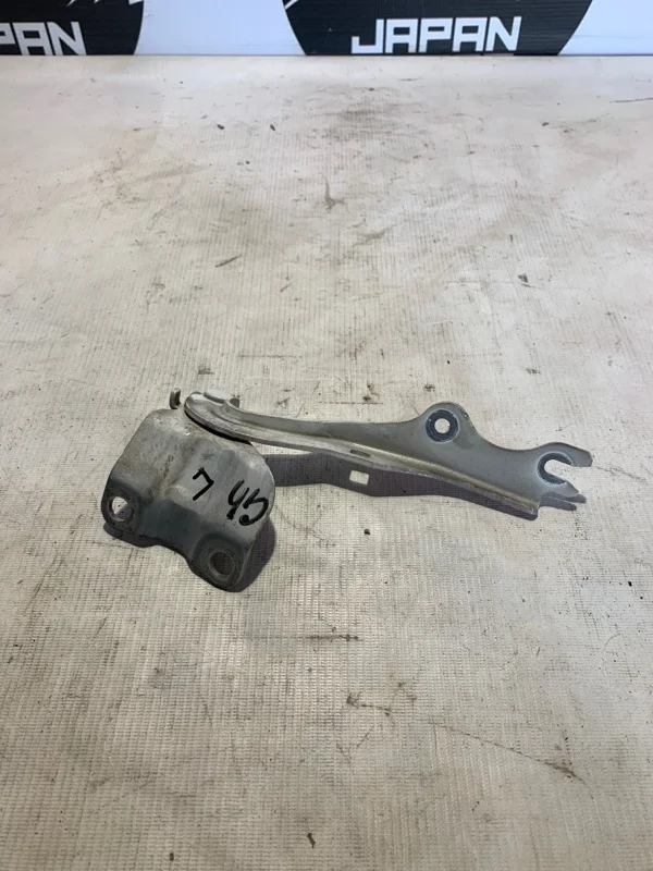 Петля капота Mazda 6 GS1D52420A GH, левая