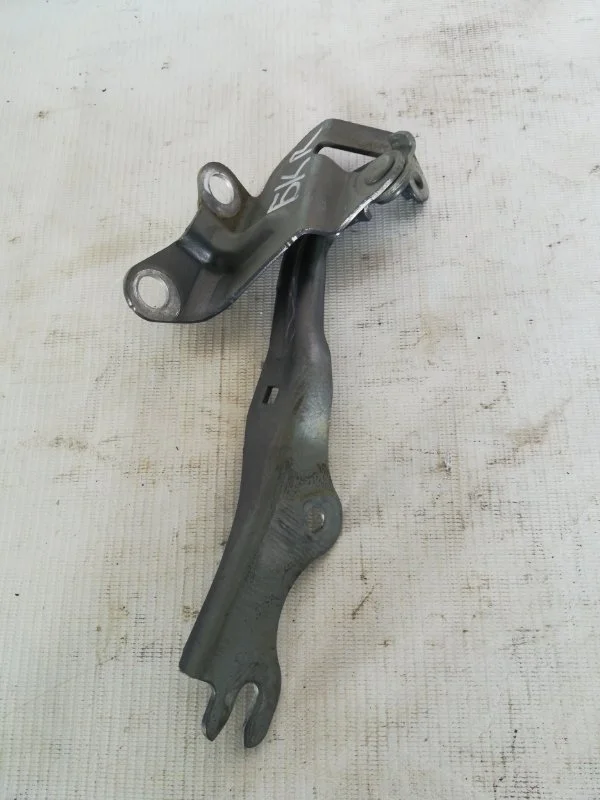 Петля капота Mazda 3 2003-2009 B32H52410A BK, правая