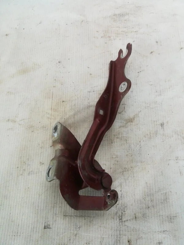 Петля капота Mazda 3 2003-2009 B32H52410A BK, правая
