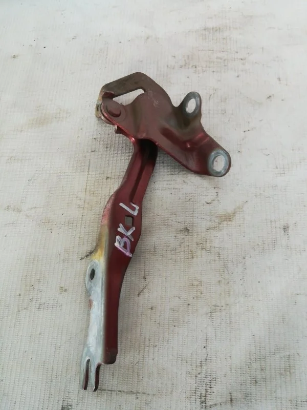 Петля капота Mazda 3 2003-2009 BP4K52420B BK, левая