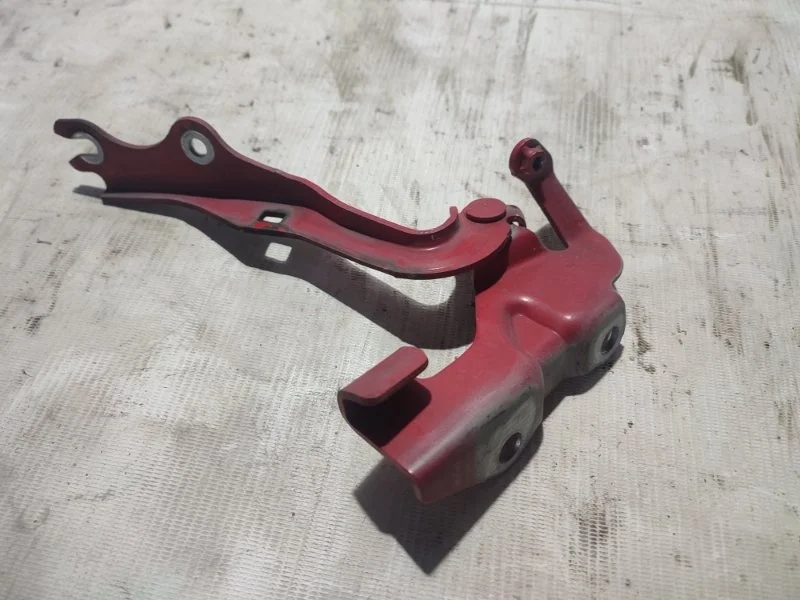 Петля капота Mazda 3 2003-2009 B32H52410A BK, правая