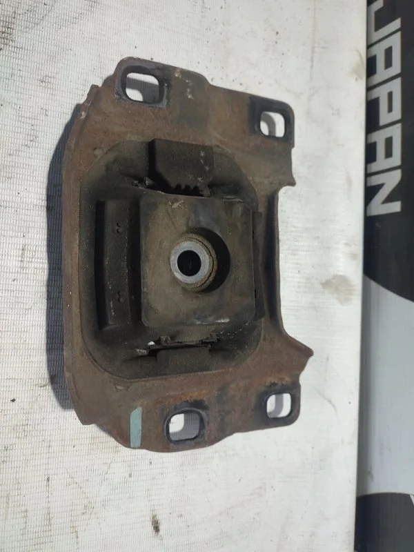 Подушка акпп Mazda 3 2003-2009 BP4N39070C BL 1.6