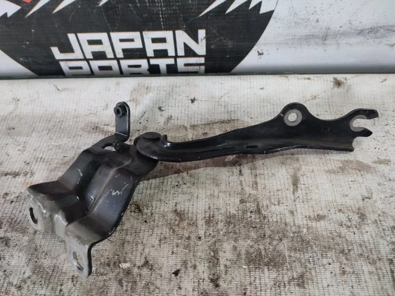 Петля капота Mazda 3 BBM252420 BL, левая