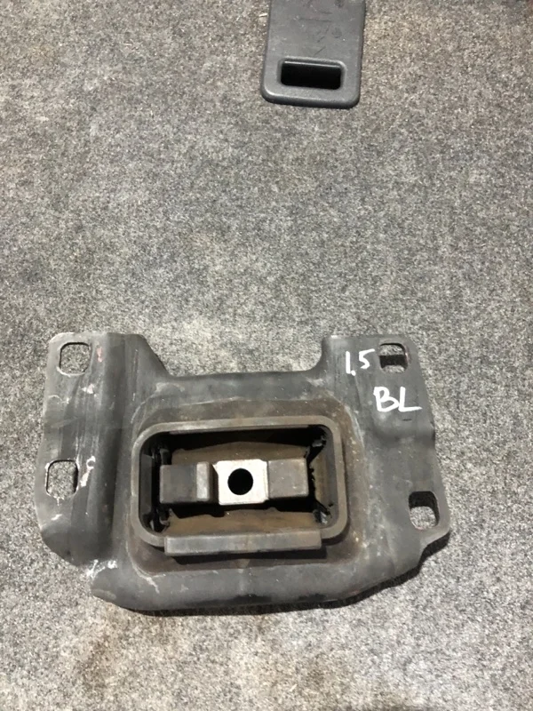 Подушка акпп Mazda 3 2009-2012 BP4N39070C BL 1.6, левая