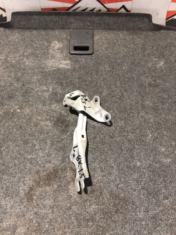 Петля капота Mazda 3 2003-2008 BP4K52420B BK, левая