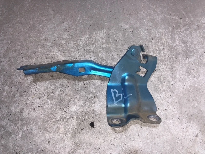 Петля капота Mazda 3 BBM252420 BL, левая