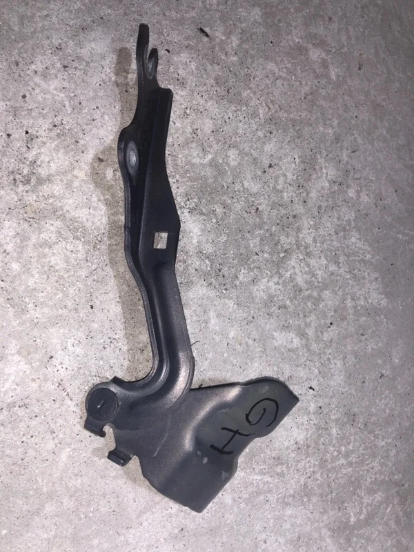 Петля капота Mazda 6 GS1D52420A GH, левая