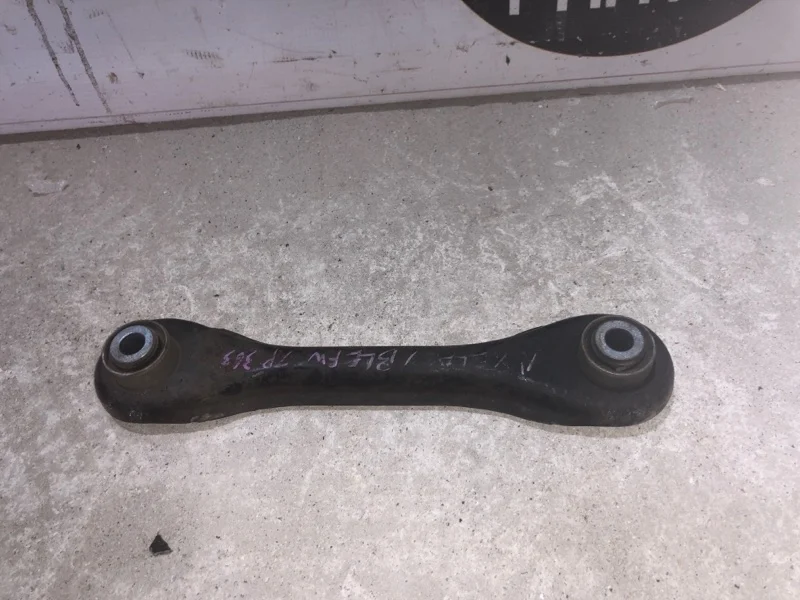 Рычаг поперечный Mazda 3 BP4K28500E BL