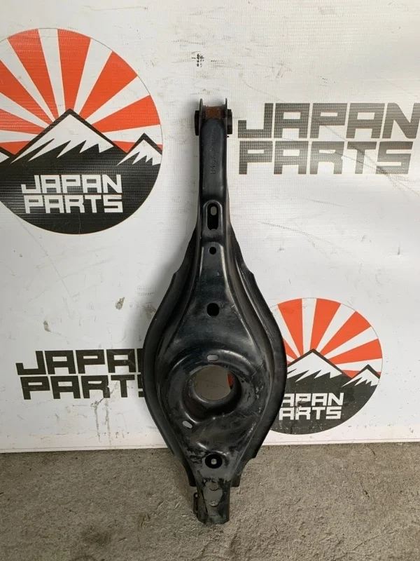 Рычаг подпружинный Mazda 3 B45A28300 BM, задний правый