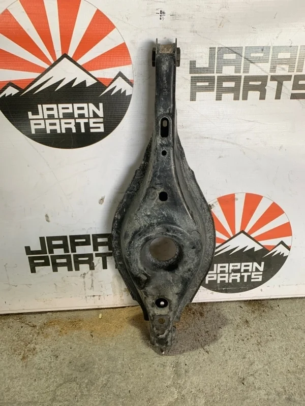 Рычаг подпружинный Mazda 3 B45A28300 BM, задний правый